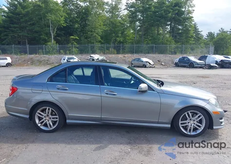 2013 Mercedes-Benz C 300 Sport 4Matic из США, поврежденный, VIN WDDGF8AB5DR267072